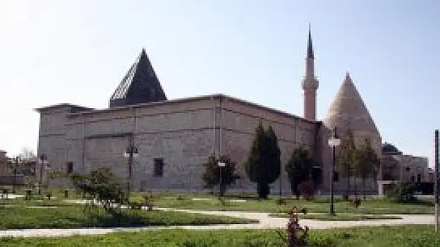 Eşrefoğlu Camisi'ne ziyaretçi akını