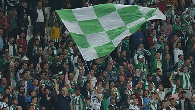 15 bin bayrak, 15 bin tişört, 15 bin iftariyelik dağıtılacak!