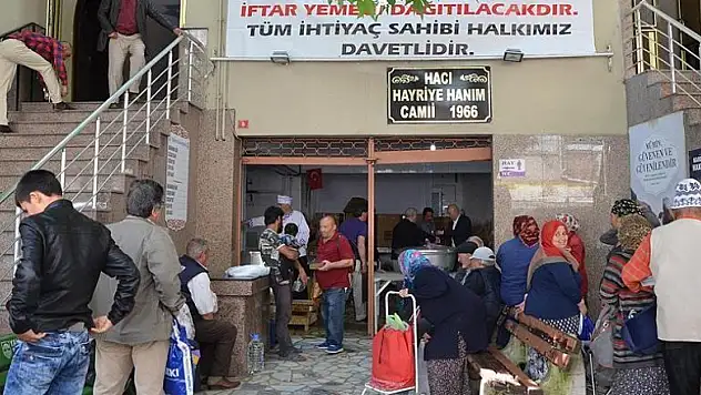 Vasiyeti üzerine 27 yıldır iftar dağıtılıyor