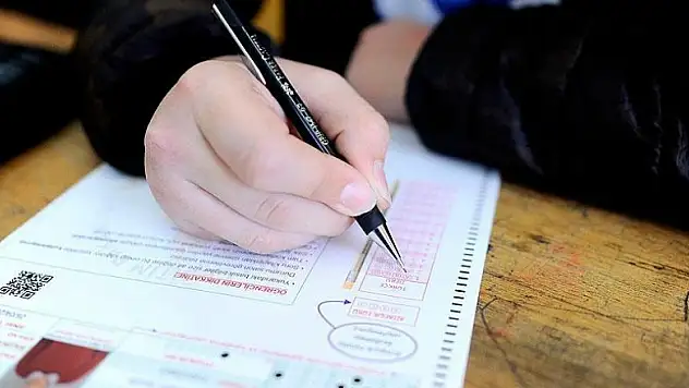 'Öğrencilerin yüksek not alması manipüle ediliyor'