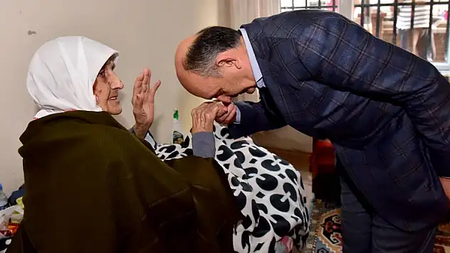 Müezzinoğlu'ndan çat kapı ramazan ziyaretleri