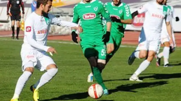 Yavru kartal evinde bir puan aldı