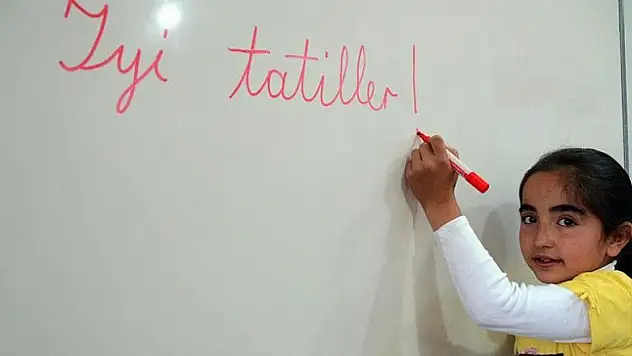 Okullarda son ders zili cuma günü çalacak