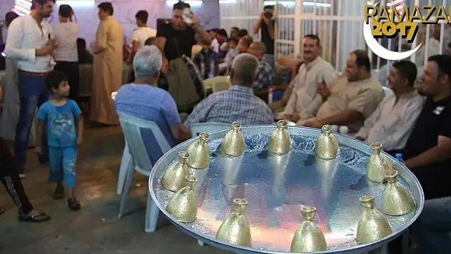 Ramazan gecelerinin eğlencesi 'sini zarf' oyunu