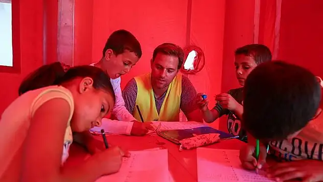 Gezen çadırda karne heyecanı yaşadılar