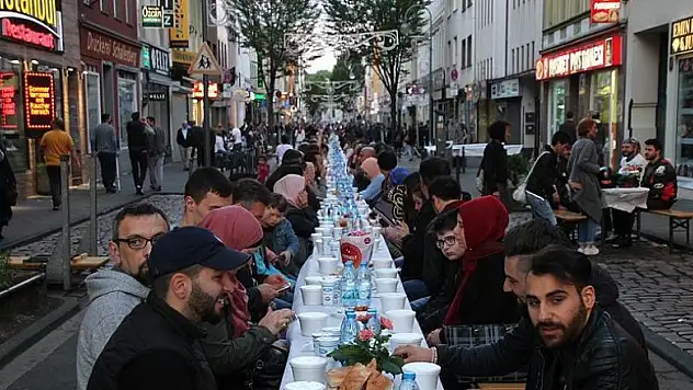 13 yıl önce bombalanan caddede 'teröre karşı birlik' iftarı
