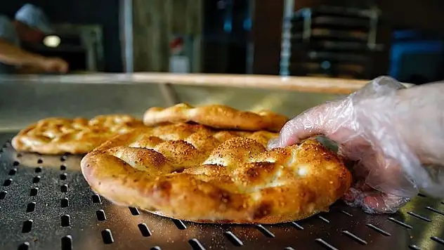 Ramazanda günde 3 milyondan fazla ekmek ve pide çöpe gidiyor