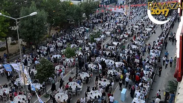 Binlerce Vanlı 'kardeşlik sofrası'nda buluştu