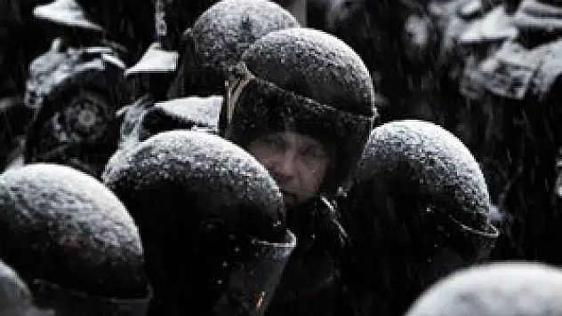 Polis Parti Ofisini Bastı!