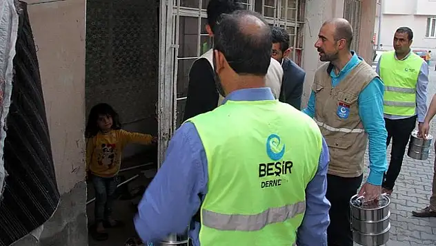 Yoksulların yüzünü güldürüyorlar