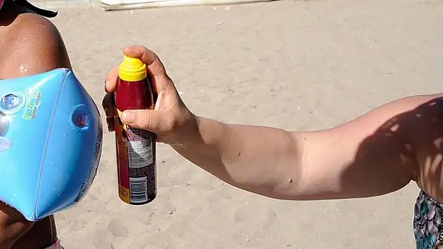 Güneş koruyucular 20 dakika önce sürülmeli