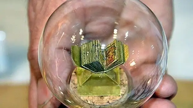 Dünyanın en küçük Kur'an-ı Kerim'ini yazdı