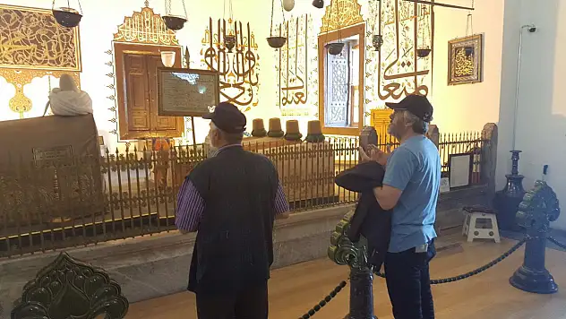 Reşit Akçay, Mevlana'da dua etti
