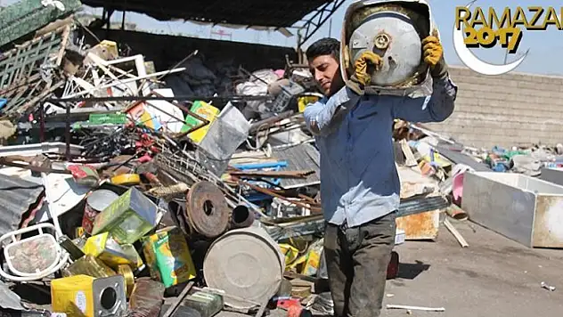 Geri dönüşüm işçilerinin ramazan mesaisi