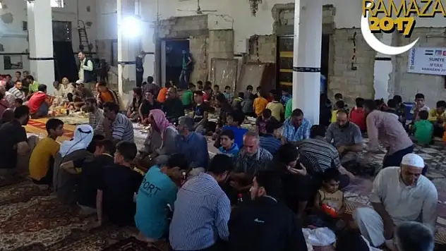 Savaşın gölgesinde iftar