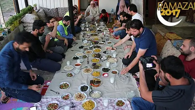 Hatay'da kardeşlik sofrası kuruldu