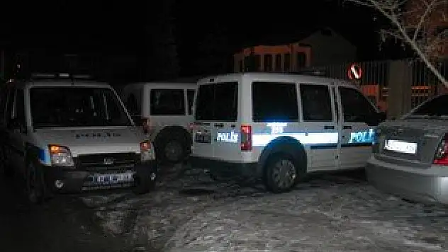 Buzda kayan otomobil yayaya çarptı ve...