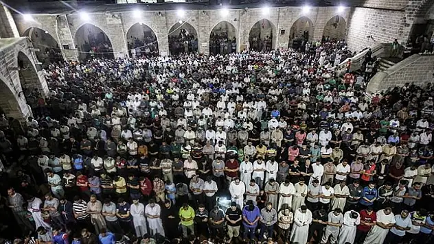 Filistinliler, Kadir Gecesini Büyük Ömer Cami'nde geçirdi