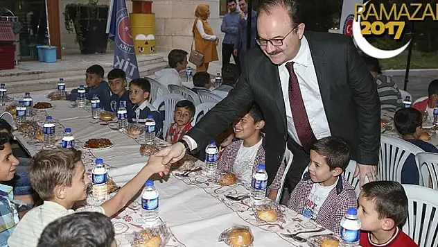 TİKA Ankara'daki yetim çocuklara iftar verdi