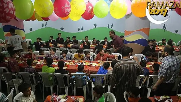 Duma'da yetimlerin iftar sevinci