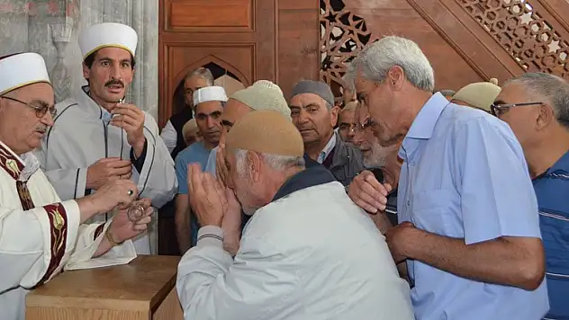 Ilgın'da ziyarete açılan Sakal-ı Şerif'e yoğun ilgi