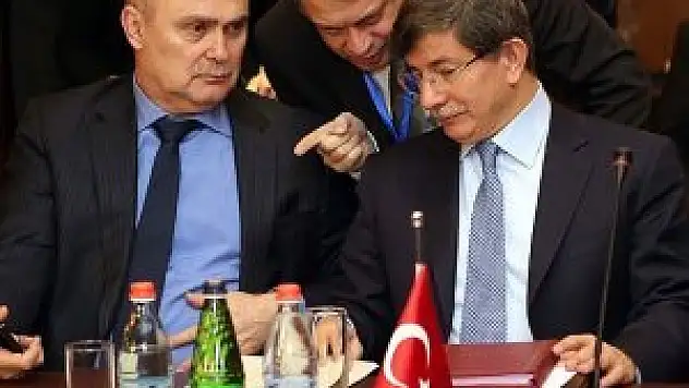 Davutoğlu Ermenistan'da...