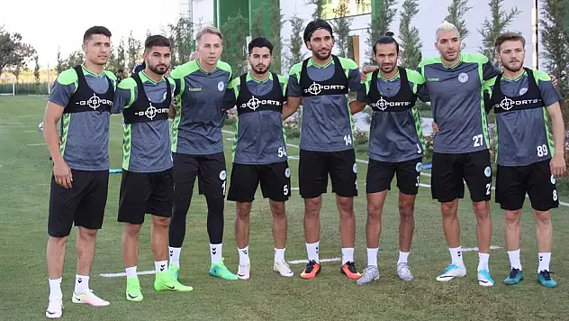 Reşit Akçay, gençleri deneyecek