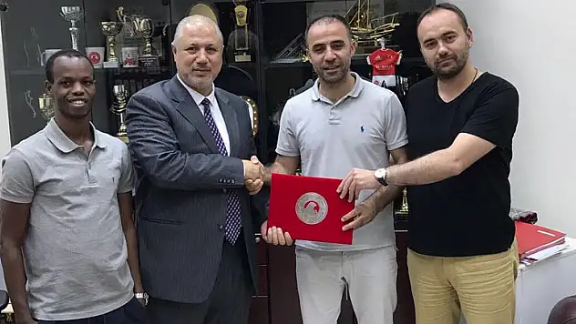 Ezekilel, bugün imzayı atacak!