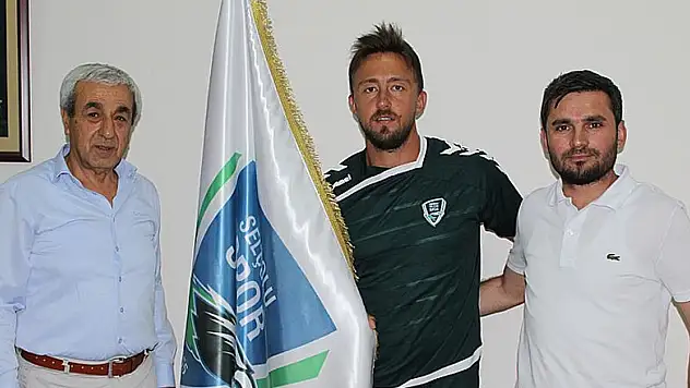 Konya Anadolu Selçukspor, transferlere başladı