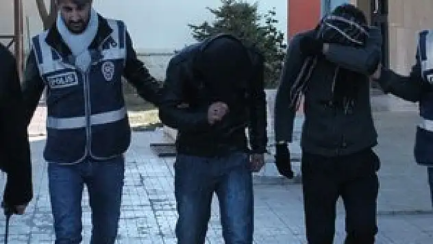 Yağmalar gibi minibüs soydular!