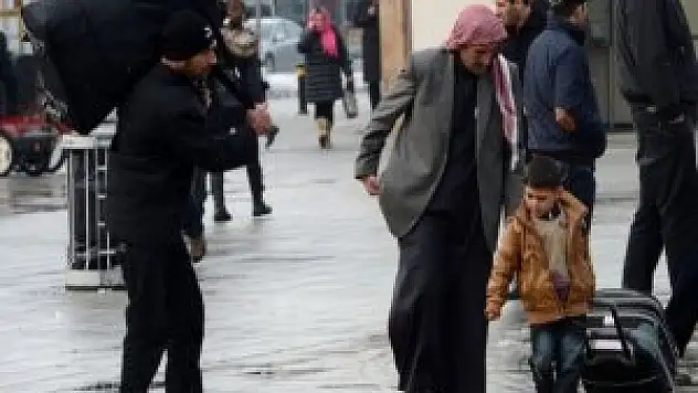 Suriyelilere 'geçici kimlik' verilecek