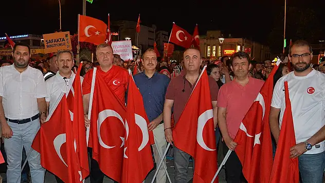 Konyaspor yönetimi demokrasi nöbetindeydi