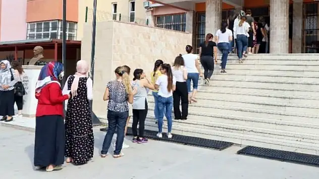 KPSS sınavına yetişebilmek için koşturdular