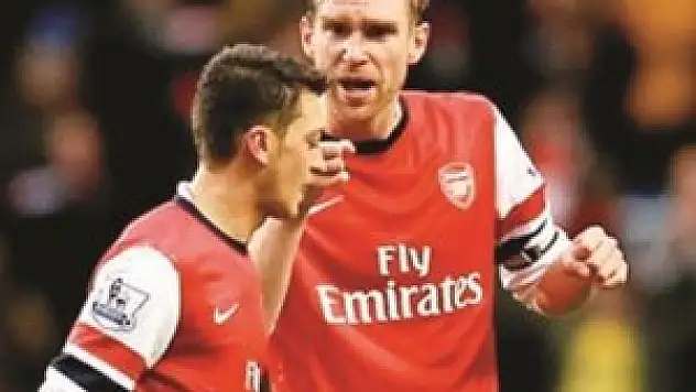 Mesut taraftardan özür diledi