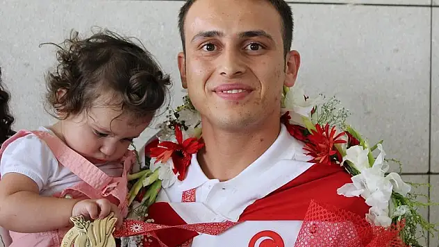 Eşi teşvik etti, altın madalya geldi