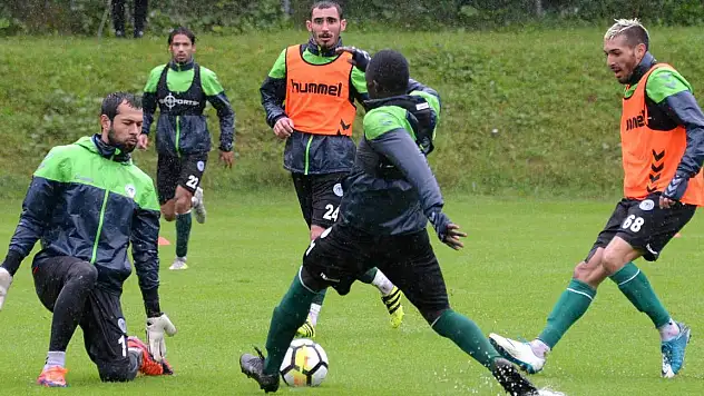 Konyaspor'da Ömer Ali ve Bajic antrenmana çıkmadı