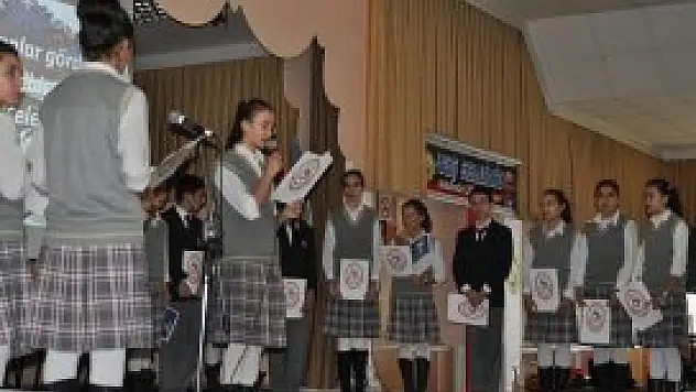 Seydişehir'de öğrencilerden şiir dinletisi