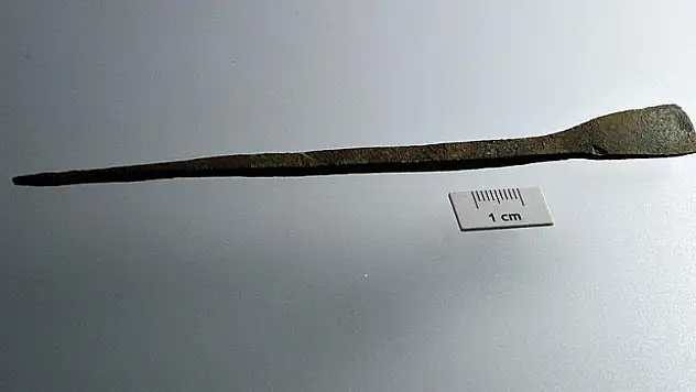 Assos'ta bin 800 yıllık bronz kalem bulundu