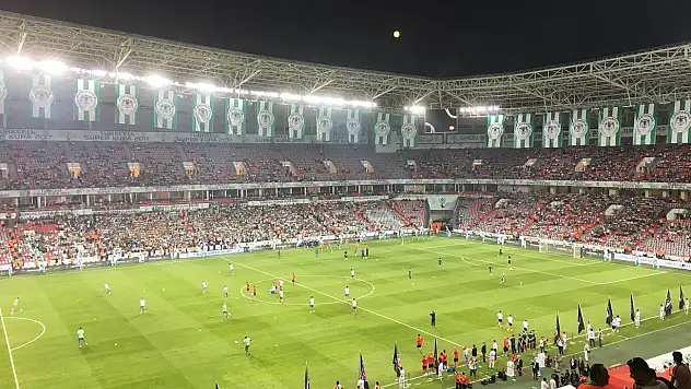 Konyaspor taraftarı, tribünleri boş bıraktı