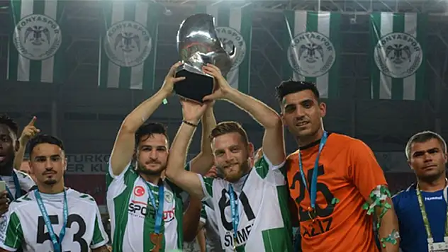 Ömer Ali'nin çifte kupa coşkusu