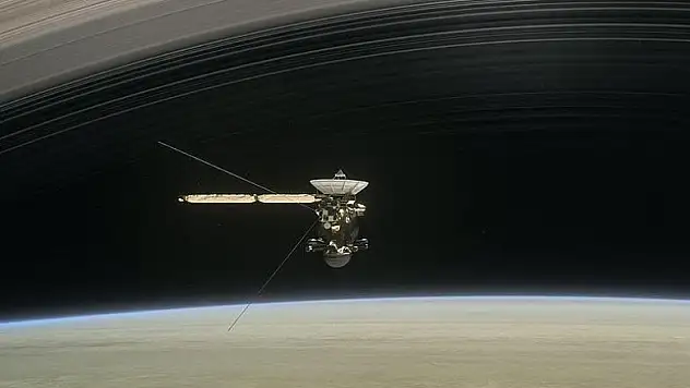 Cassini Satürn'e en yakın geçişini yaptı