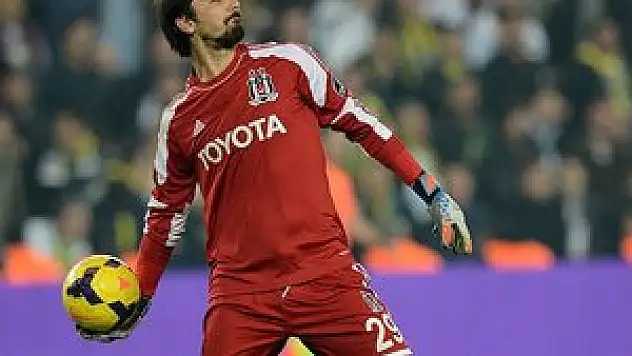 Süper Lig'in 'eldivenlerini çıkarmayan' kalecileri