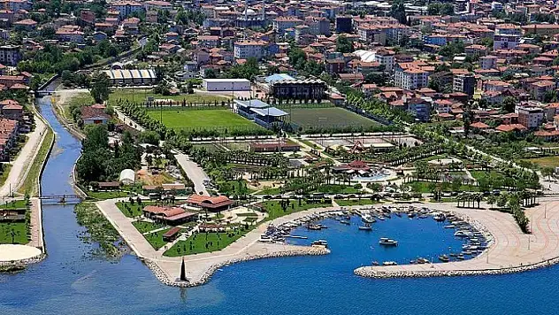 'Depremin enkazından yeni bir Gölcük doğdu'
