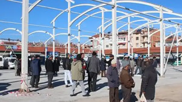 Pazarcılar kapalı pazar yeri için gün sayıyor