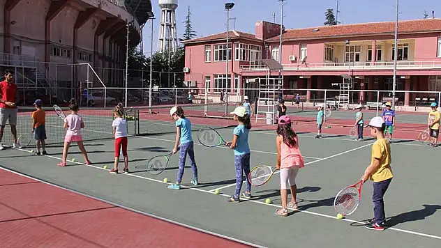 Yaz spor okulları dolu dolu geçiyor