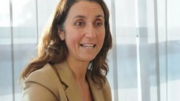 Almanya'nın ilk Türk kökenli bakanı göreve başladı