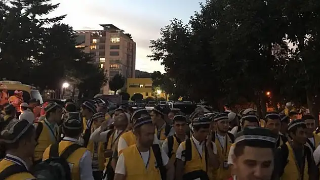 Güney Kore'de yaşayan Özbek hacı adaylarının yolculuğu