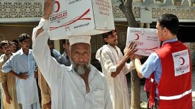 Türk Kızılayı 11 ülkede yüzleri güldürdü