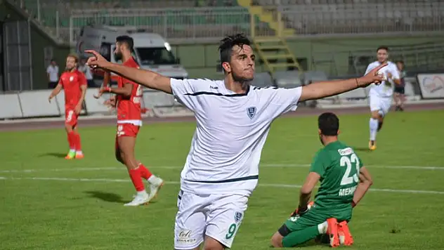 Mücahit Can Akçay, gollerle başladı