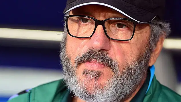 Mustafa Reşit Akçay, kadrosunu bozmadı